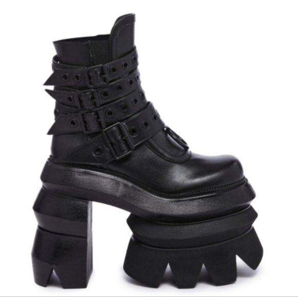 Never Sell Out Platform Boots - Picture 3 of 11